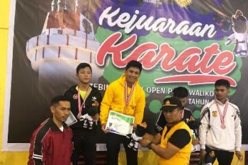 Karateka Sulsel rebut empat emas kejuaraan terbuka