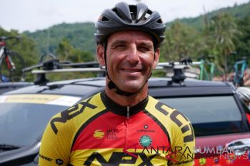 Lebih dekat dengan Lex Nederlof, pebalap tertua di Tour de Singkarak 2018