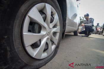 Operasi cabut pentil kendaraan pelanggar parkir