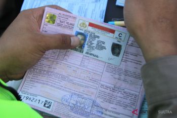 Hoaks! DPR dan Polri resmi berlakukan SIM dan STNK seumur hidup