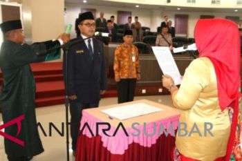 Seorang legislator DPRD Sijunjung ucapan sumpah
