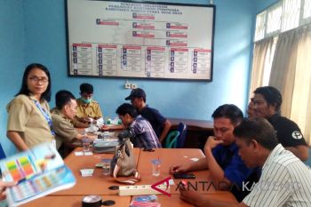 Deteksi penyakit tidak menular kesehatan wartawan Barut diperiksa