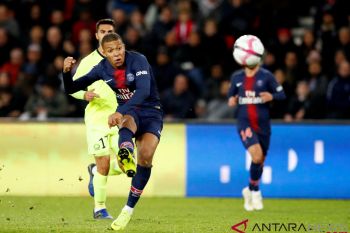 Raksasa Spanyol Real Madrid tunda perburuan Mbappe hingga musim depan