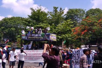 Warga Sukoharjo tuntut hentikan aktivitas PT RUM