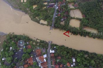 Perbaikan jembatan pansel pasang Bailey