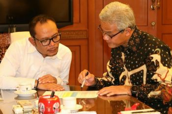 Ganjar serahkan masukan UMK ke Menaker