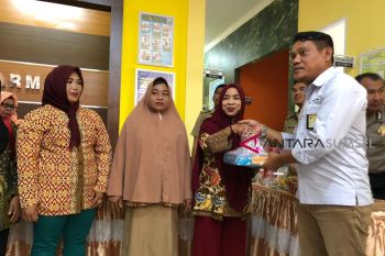 TBBM Kertapati serahkan bantuan allat kesehatan