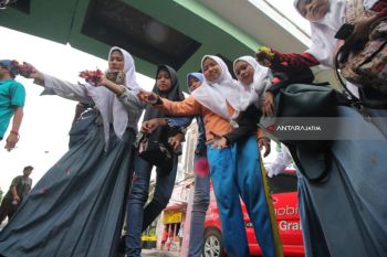 Pemain "Surabaya Membara" Kirim Doa untuk Korban Viaduk Pahlawan
