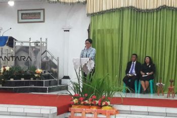 Bupati Sitaro ingatkan gereja sentuh kaum muda