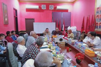Fraksi PDIP cari solusi tingkatkan harga karet