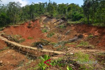 AKSES JALAN TERPUTUS