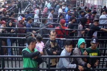 Ribuan suporter antre tiket Indonesia melawan Malaysia