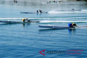 Lomba perahu katinting tradisional