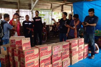 Wartawan Sulbar bantu pengungsi asal Mamasa