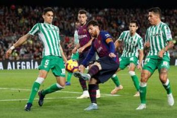 Barcelona tetap puncaki klasemen meski alami kekalahan