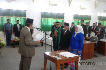 Resmi dilantik, dua PAW DPRD Baubau