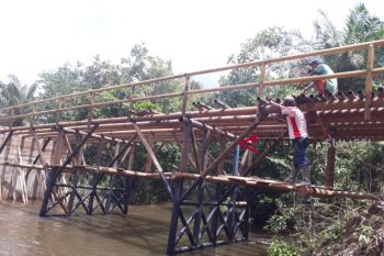 Rehab jembatan desa Sembatu Jaya diduga gunakan besi "keropos"