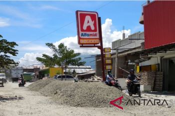 Warga desak pemerintah perbaiki jalan rusak akibat gempa