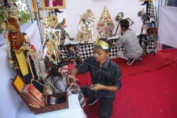 Festival ragam perdagangan pasar tradisional
