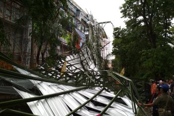 Atap Stadion Wergu Kudus roboh diterjang angin (VIDEO)