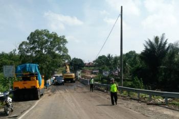 Jembatan Way Umpu sudah dapat dilalui kendaraan kecil