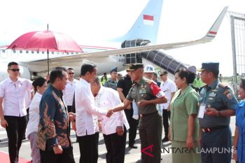 Sejumlah pejabat sambut kedatangan Jokowi di Lampung