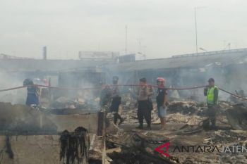 Pasar Wiradesa Pekalongan ludes terbakar