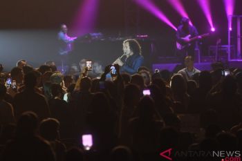 Ribuan penonton terpukau melihat penampilan istimewa Kenny G