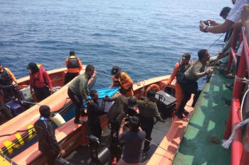 Tim penyelam berhasil angkat kotak hitam Lion Air