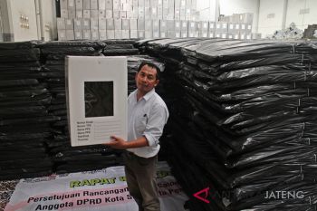 Ribuan logistik Pemilu 2019 diterima KPU Kota Surakarta