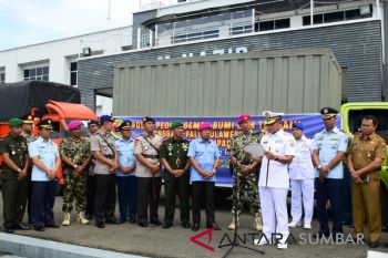 308 karung pakaian dan satu ton beras, bantuan Lantamal Padang untuk korban gempa Sulteng
