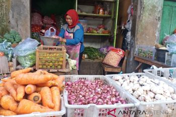 Harga sembako di Solo stabil, kecuali telur