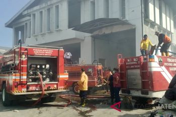 Pabrik plastik di Sukoharjo terbakar