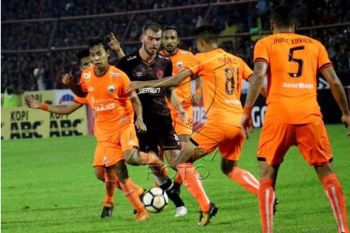 PSM Makassar melawan Persija bermain imbang 2-2