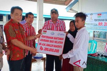 Pemkab Minahasa Tenggara serahkan santunan asuransi nelayan