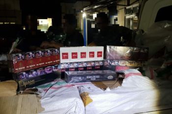 Bea Cukai sita 4,05 juta batang rokok tanpa pita cukai
