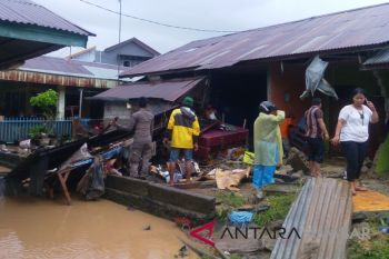 Warga terdampak banjir Padang butuhkan makanan