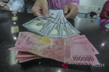 Rupiah melemah di tengah kembali meningkatnya kasus baru COVID-19