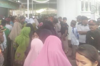Ribuan santri sambut kedatangan Presiden Jokowi