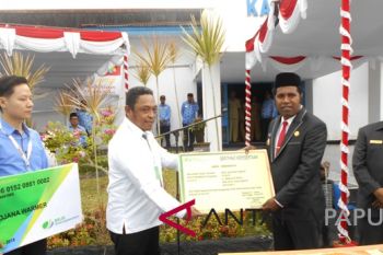 BPJS Ketenagakerjaan serahkan santuan kematian bagi karyawan RSUD Biak Numfor