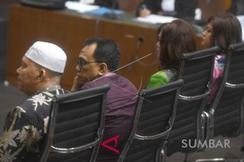 SIDANG PERDANA SUAP DPRD SUMUT