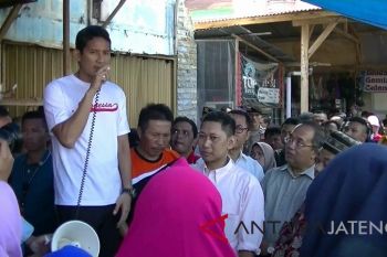 Di hadapan pedagang, Sandiaga janji segera revitalisasi pasar Wonosobo