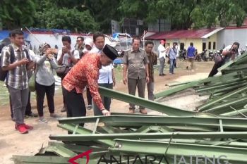 Atap tribun roboh, pembangunan Stadion Wergu diminta dihentikan (VIDEO)