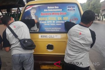 Bawaslu copot stiker bergambar caleg di angkot Kudus