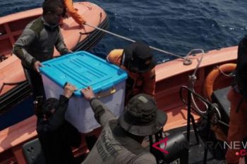 Tim SAR menyisir Tanjung Pakis untuk evakuasi korban