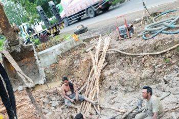 Pipa induk pecah, warga AAL tidak dapat air