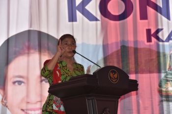 Menteri Susi Minta Nelayan Jember Hentikan Tangkap Benur