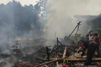 Korsleting listrik, empat rumah terbakar