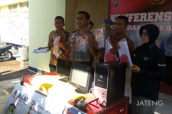 Polisi Banyumas tangkap oknum agen biro umroh (VIDEO)