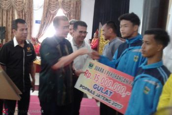 Dispora Sumbar bagikan bonus atlet Rp3,2 miliar